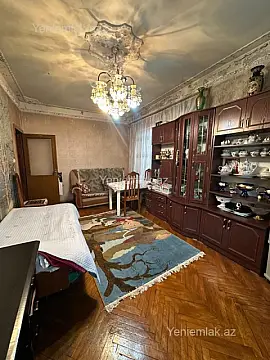 Satılır 4 otaqlı köhnə tikili 120 m²