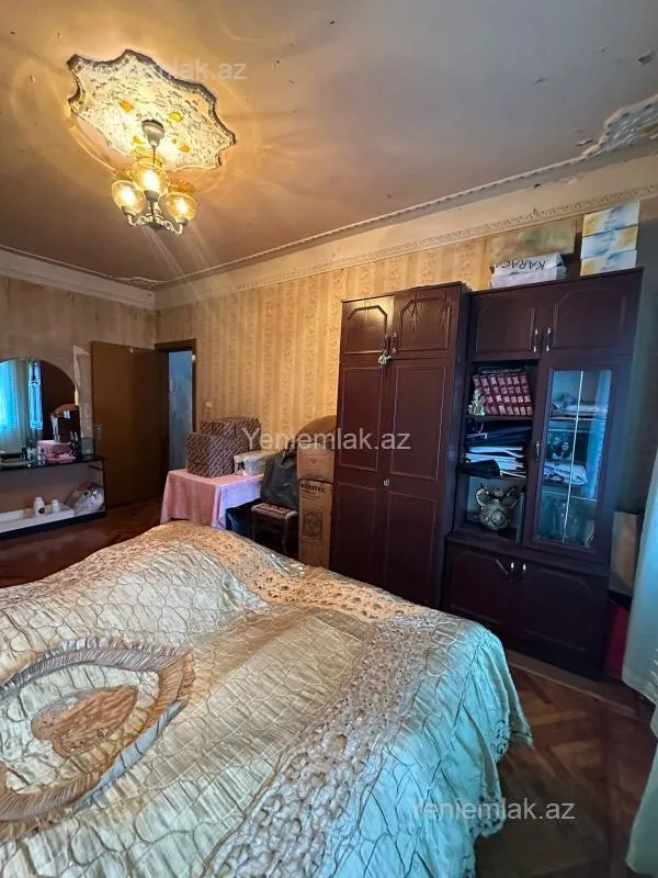 Satılır 4 otaqlı köhnə tikili 120 m²