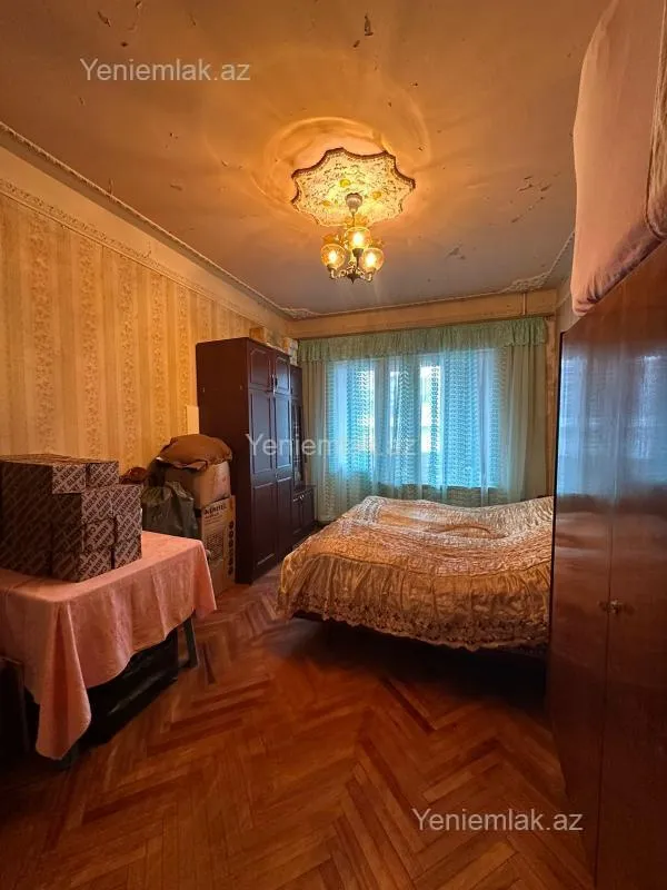 Satılır 4 otaqlı köhnə tikili 120 m²