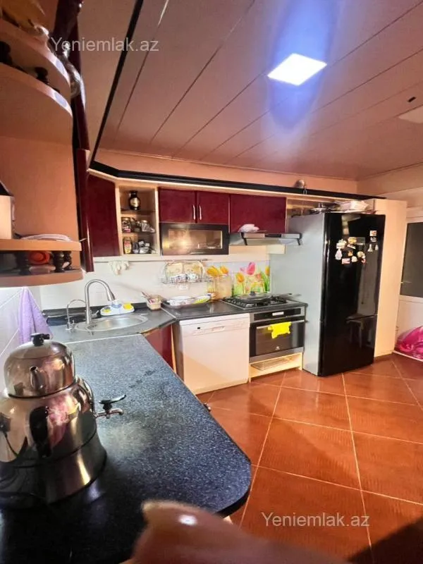 Satılır 3 otaqlı köhnə tikili 82 m²