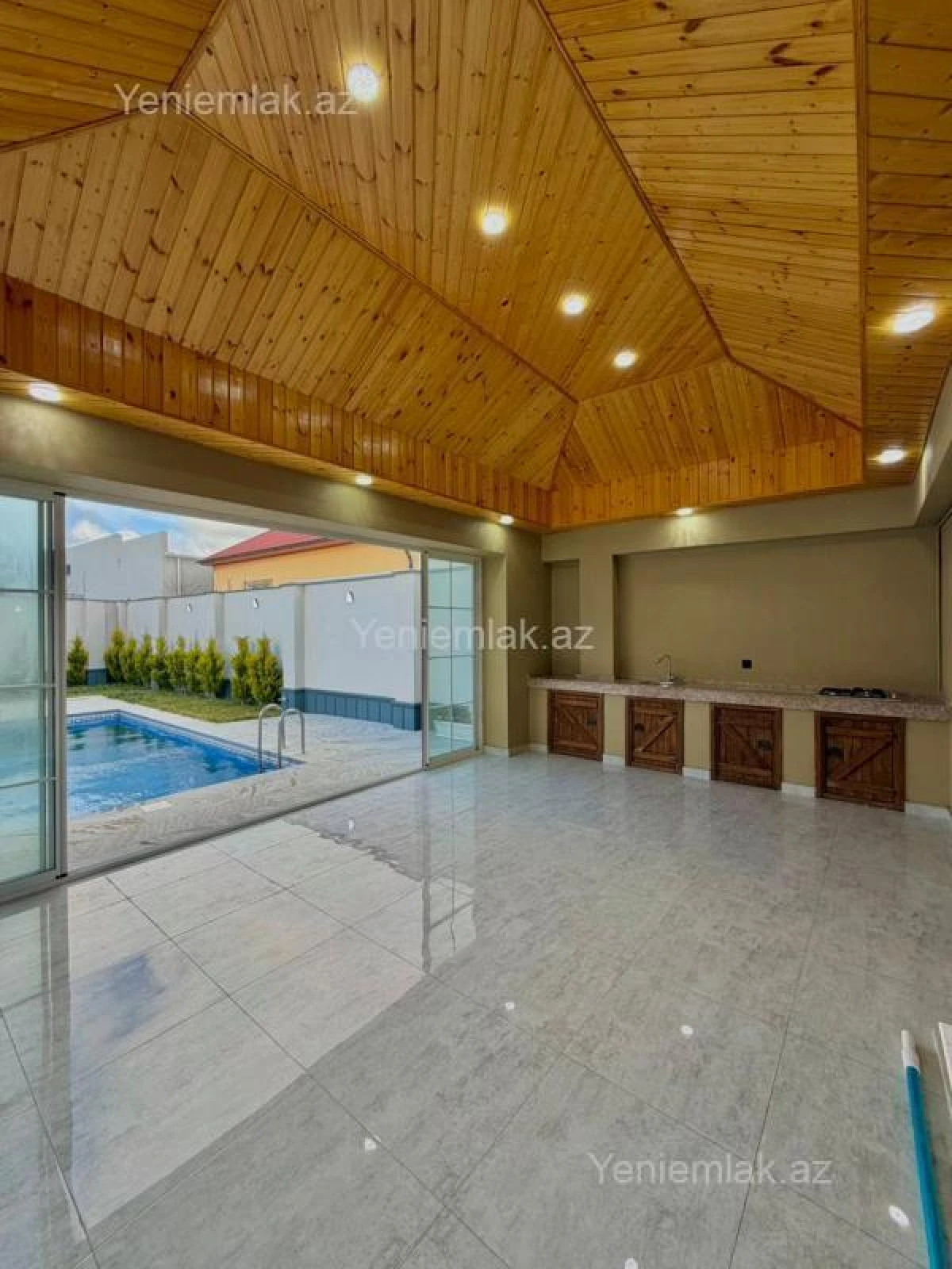 Satılır 4 otaqlı həyət evi 180 m²