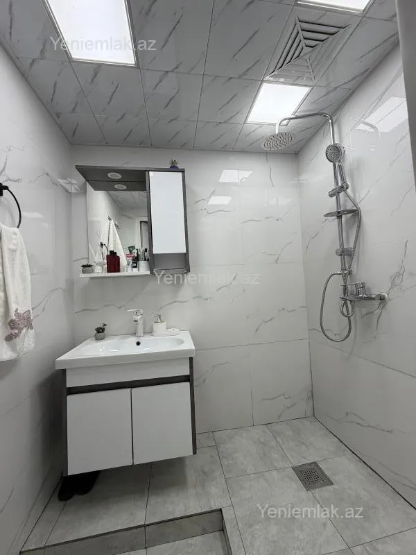 Satılır 4 otaqlı köhnə tikili 95 m²