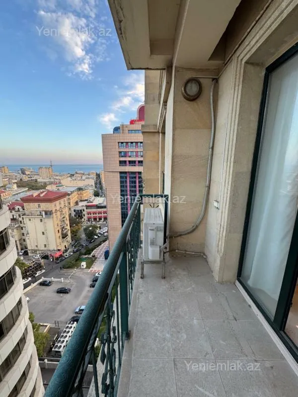 Satılır 3 otaqlı yeni tikili 140 m²