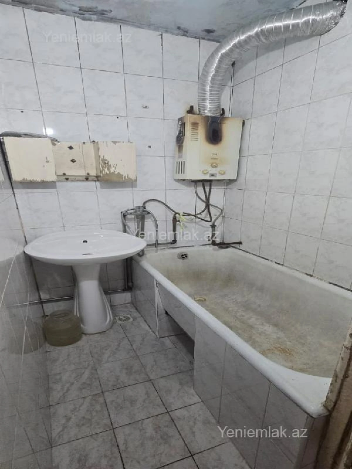 Satılır 2 otaqlı köhnə tikili 48 m²