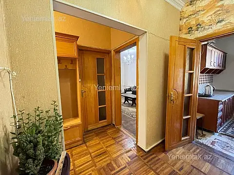 Satılır 2 otaqlı köhnə tikili 64 m²