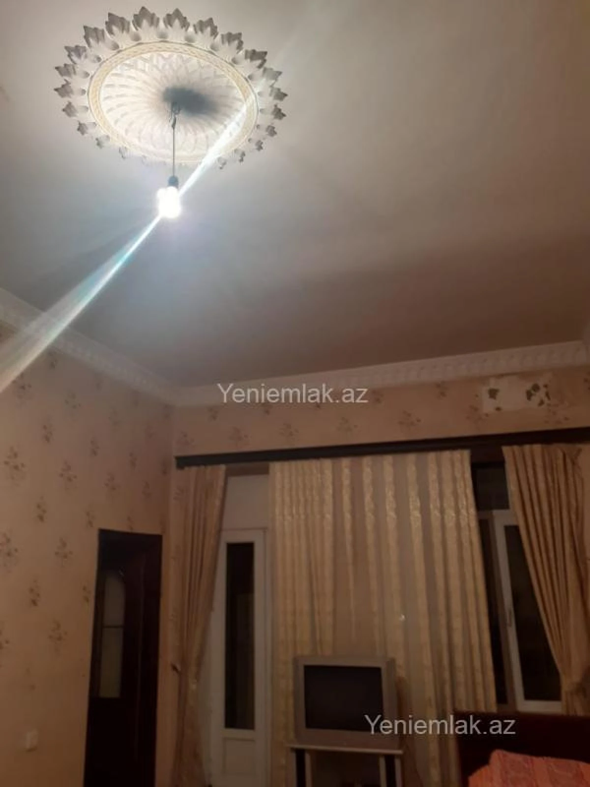 Satılır 2 otaqlı köhnə tikili 52 m²