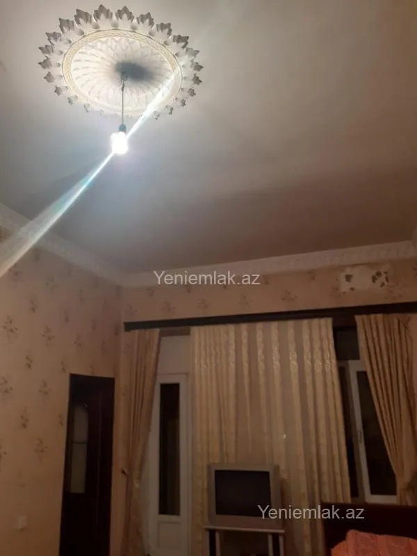 Satılır 2 otaqlı köhnə tikili 52 m²