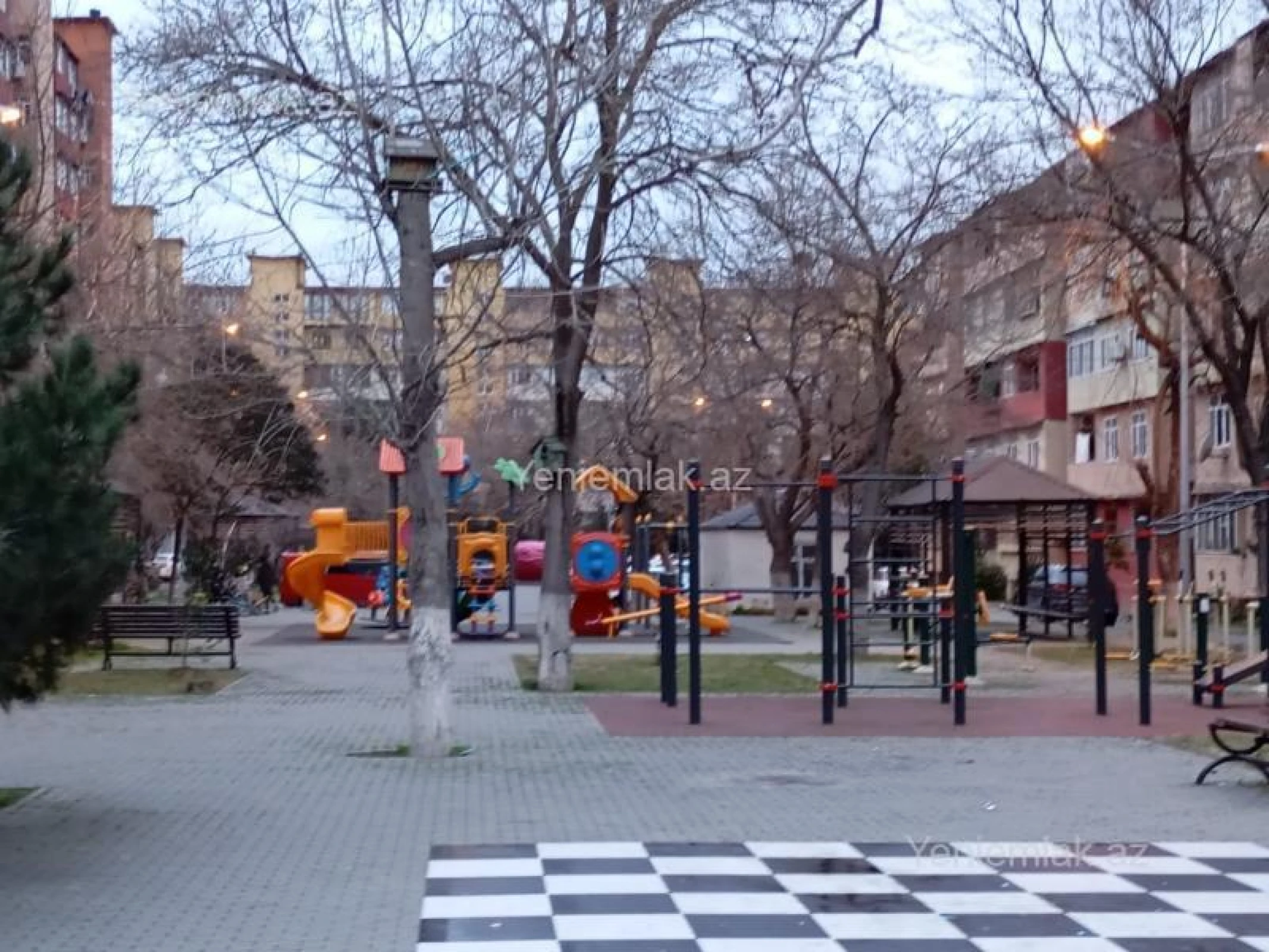 Satılır 4 otaqlı köhnə tikili 100 m²