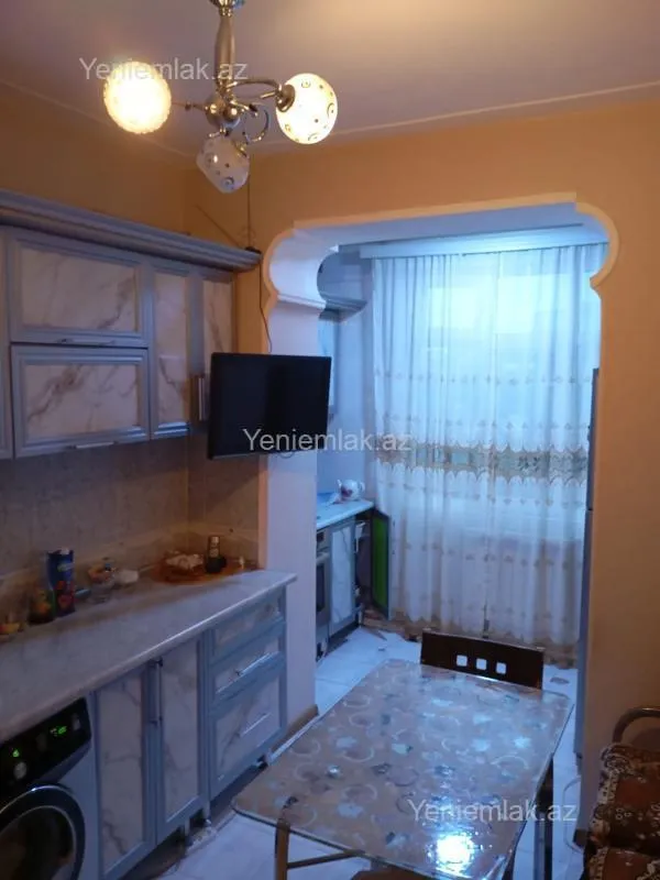 Satılır 4 otaqlı köhnə tikili 100 m²