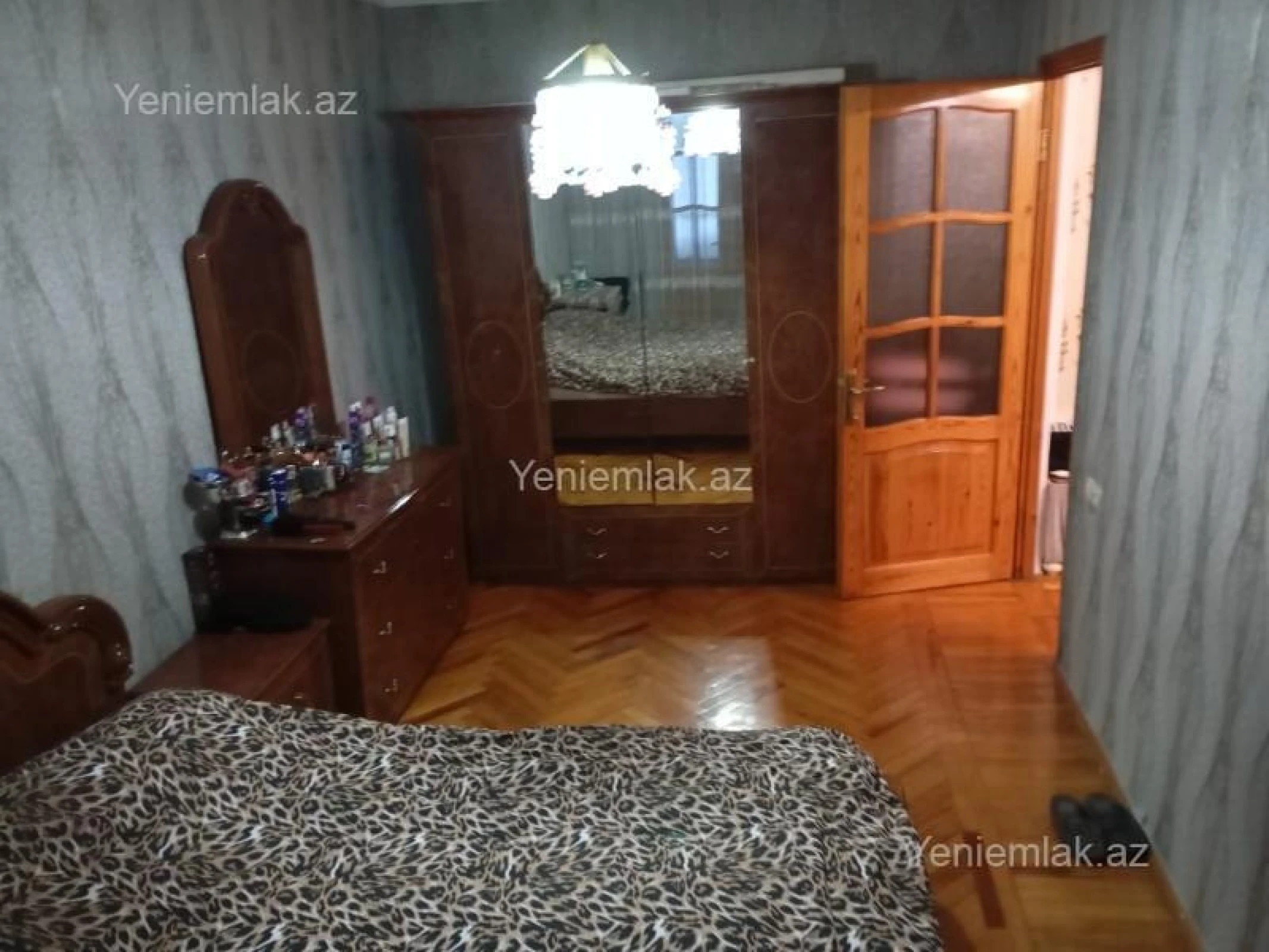 Satılır 4 otaqlı köhnə tikili 100 m²