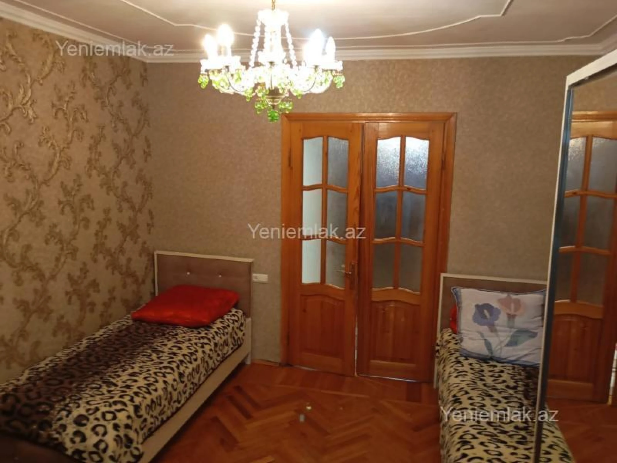 Satılır 4 otaqlı köhnə tikili 100 m²