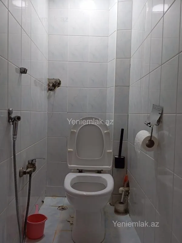 Satılır 4 otaqlı köhnə tikili 100 m²