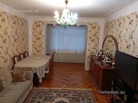 Satılır 4 otaqlı köhnə tikili 100 m²