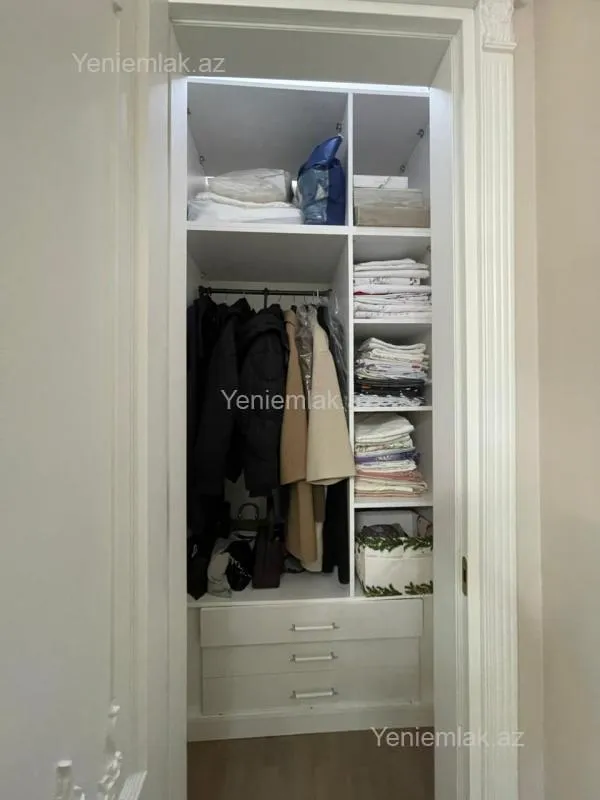 Satılır 3 otaqlı yeni tikili 181 m²