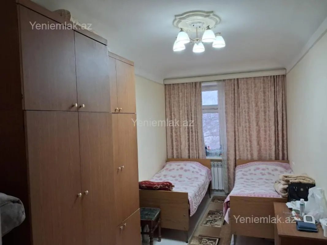 Satılır 2 otaqlı köhnə tikili 52 m²