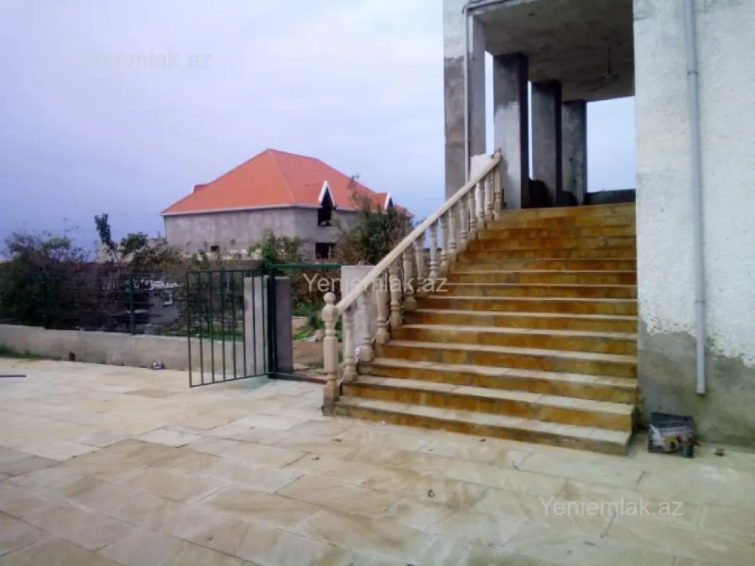 Satılır 7 otaqlı həyət evi 340 m²