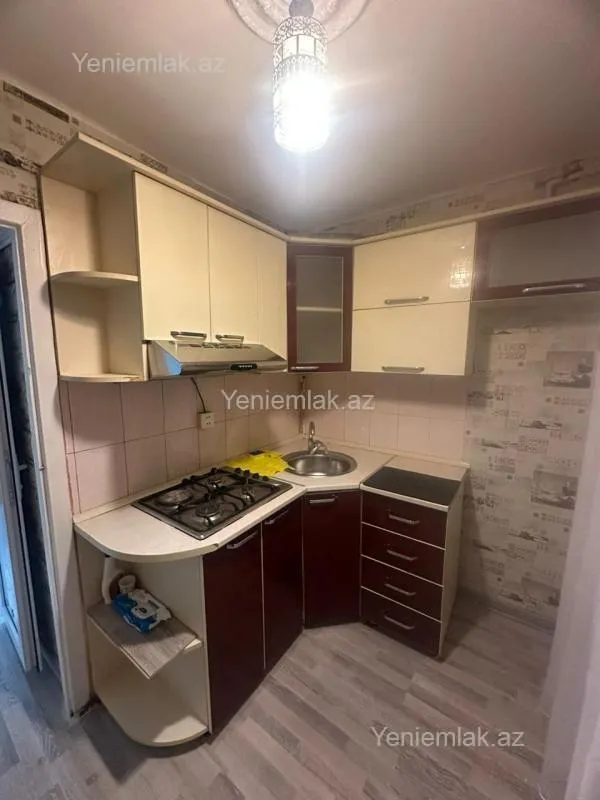 Satılır 2 otaqlı köhnə tikili 40 m²
