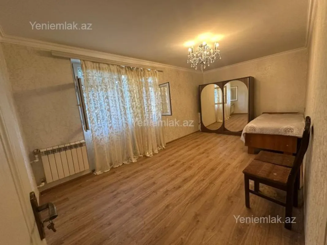 Satılır 4 otaqlı köhnə tikili 100 m²