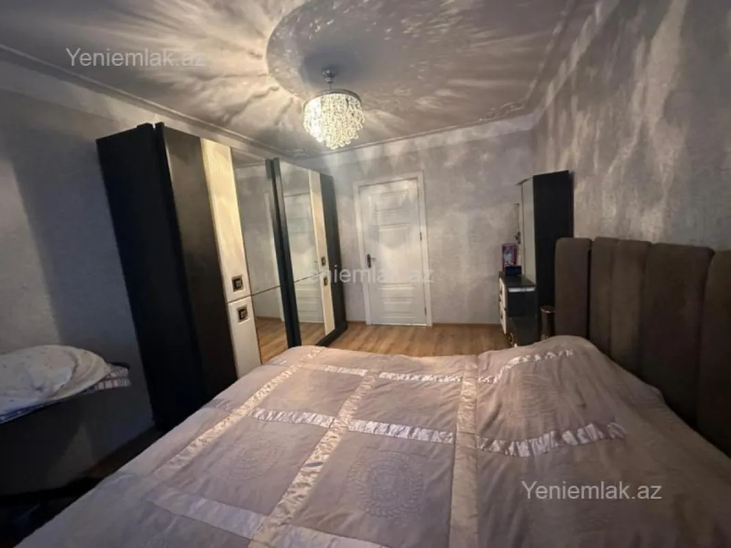 Satılır 4 otaqlı köhnə tikili 100 m²