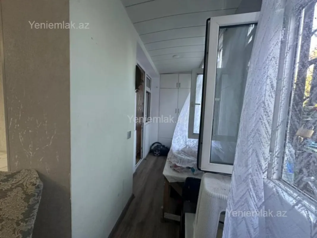 Satılır 4 otaqlı köhnə tikili 100 m²