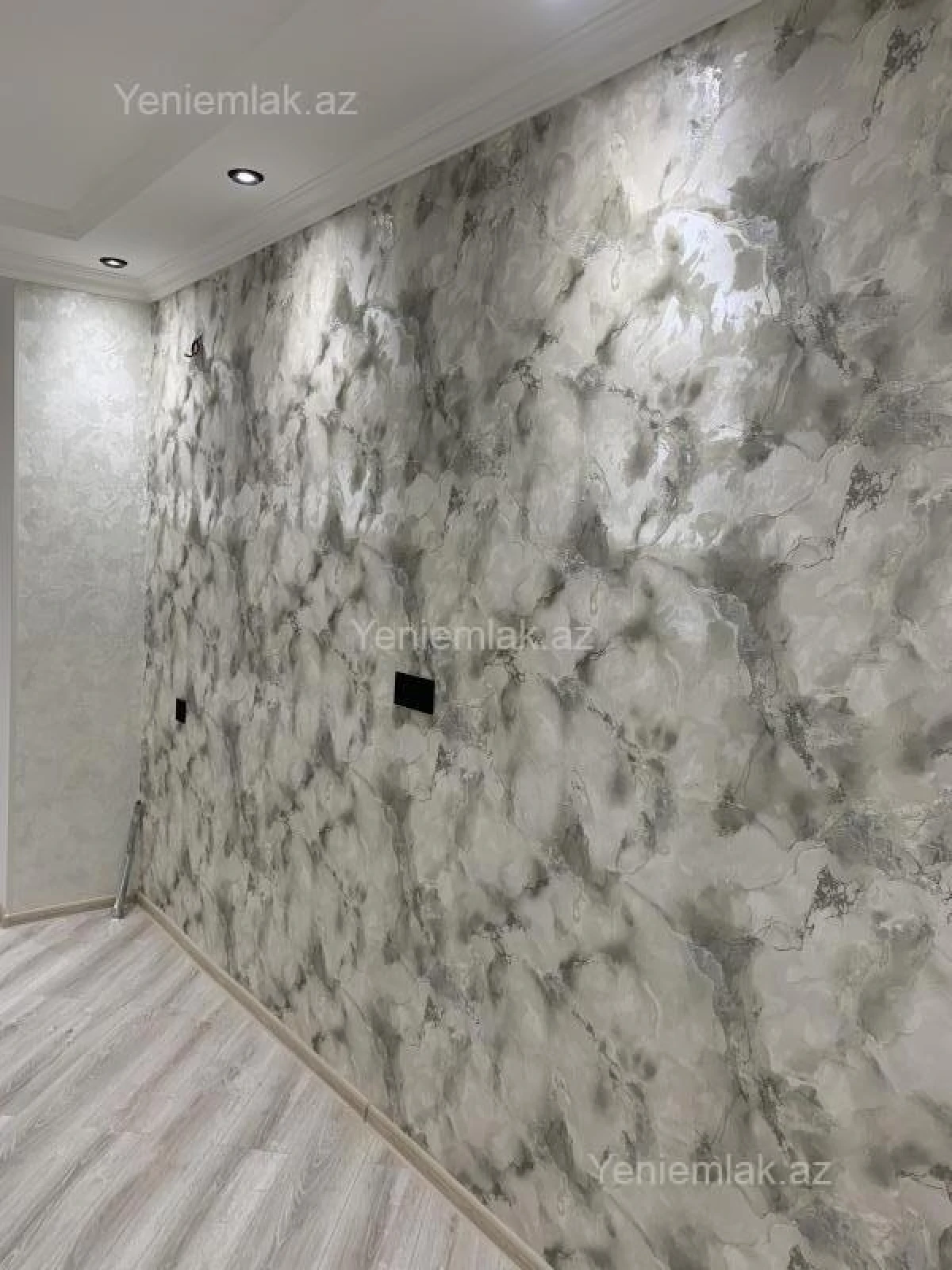 Satılır 2 otaqlı köhnə tikili 55 m²