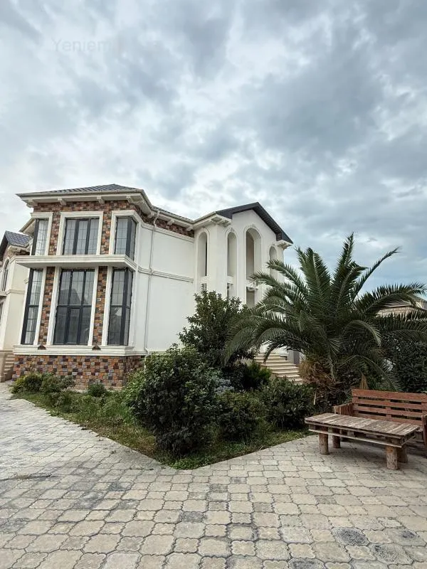 Satılır 6 otaqlı həyət evi 350 m²