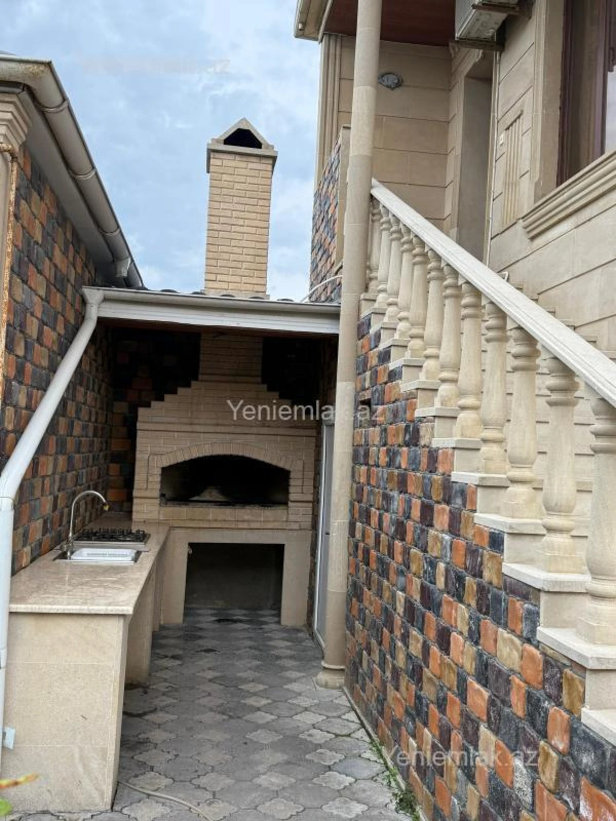Satılır 6 otaqlı həyət evi 350 m²