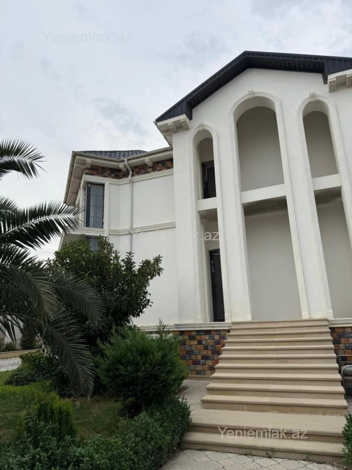 Satılır 6 otaqlı həyət evi 350 m²