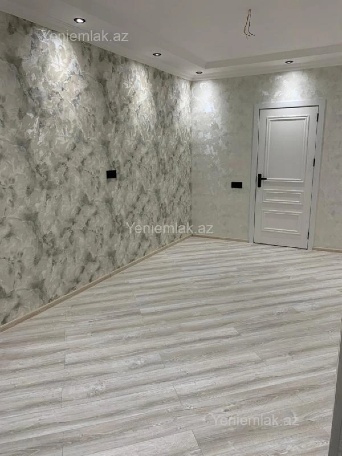 Satılır 2 otaqlı köhnə tikili 55 m²