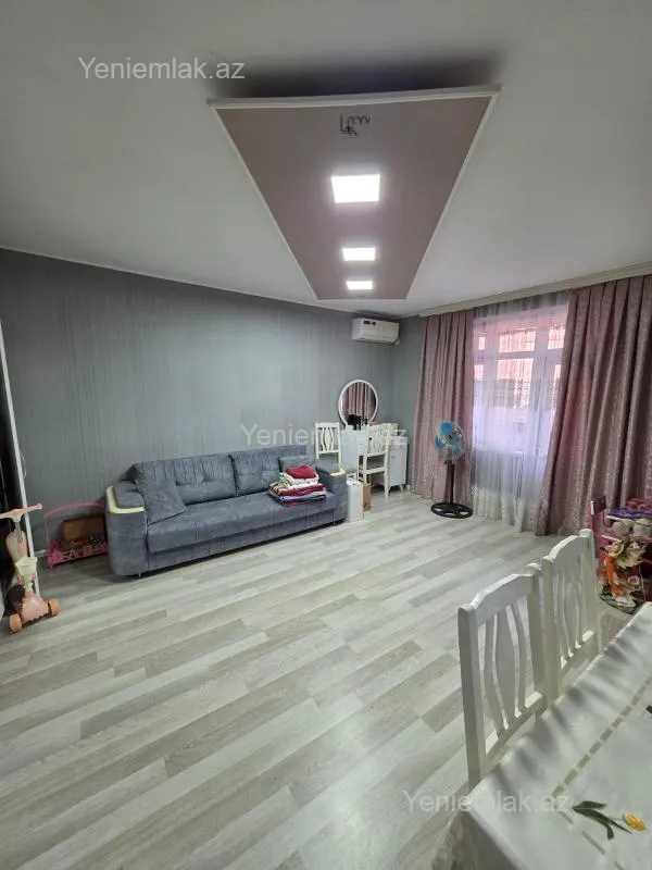 Satılır 1 otaqlı köhnə tikili 30 m²