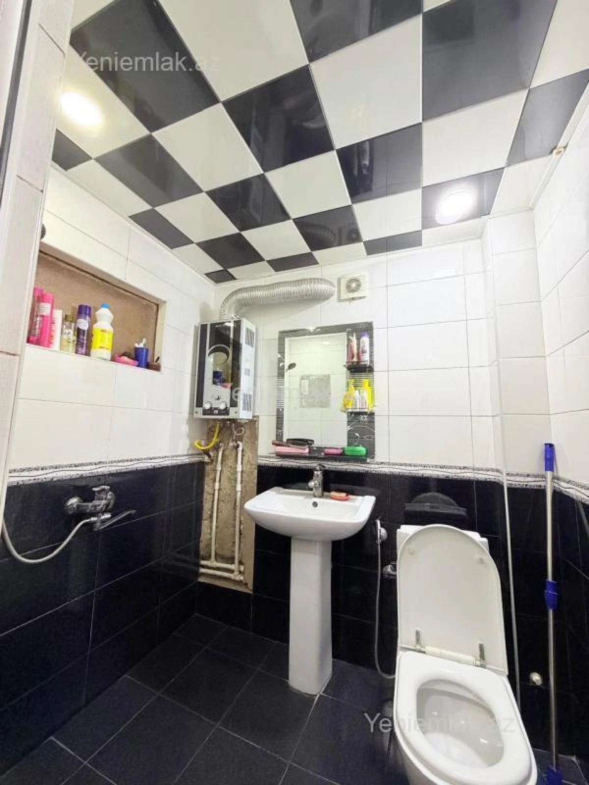 Satılır 3 otaqlı köhnə tikili 75 m²