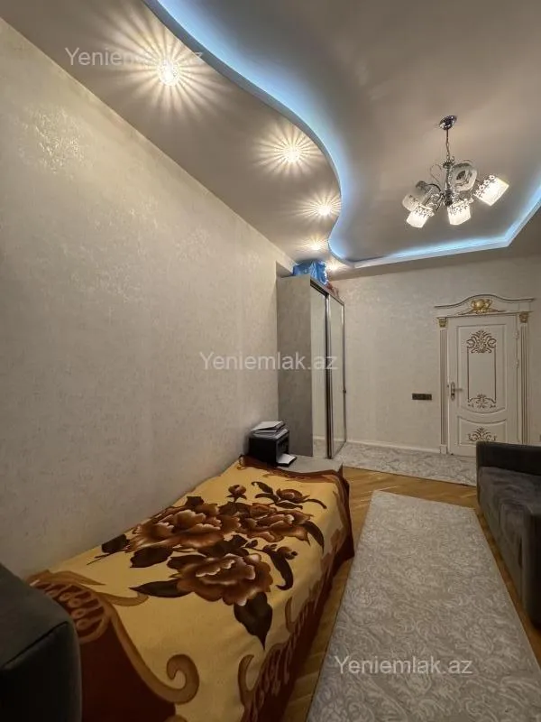 Satılır 3 otaqlı yeni tikili 130 m²