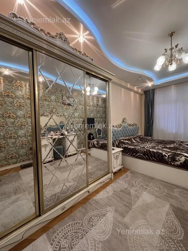 Satılır 3 otaqlı yeni tikili 130 m²