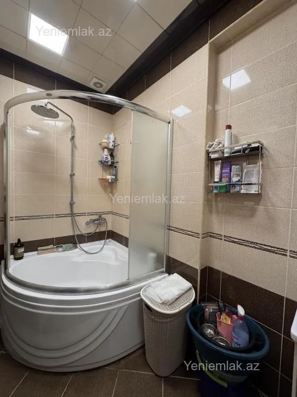 Satılır 3 otaqlı yeni tikili 130 m²