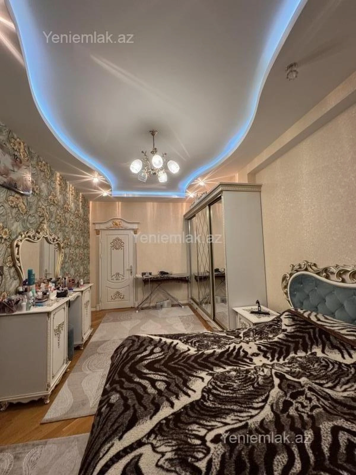 Satılır 3 otaqlı yeni tikili 130 m²