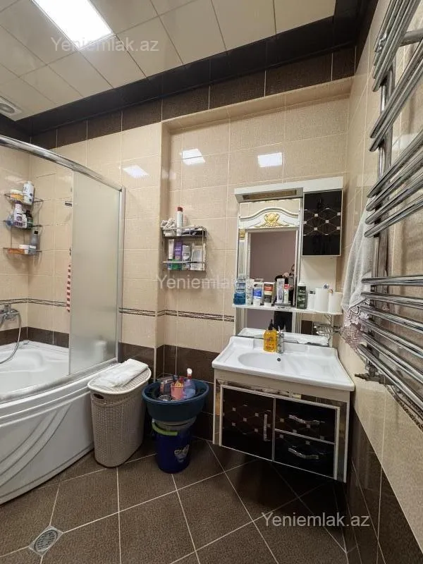 Satılır 3 otaqlı yeni tikili 130 m²