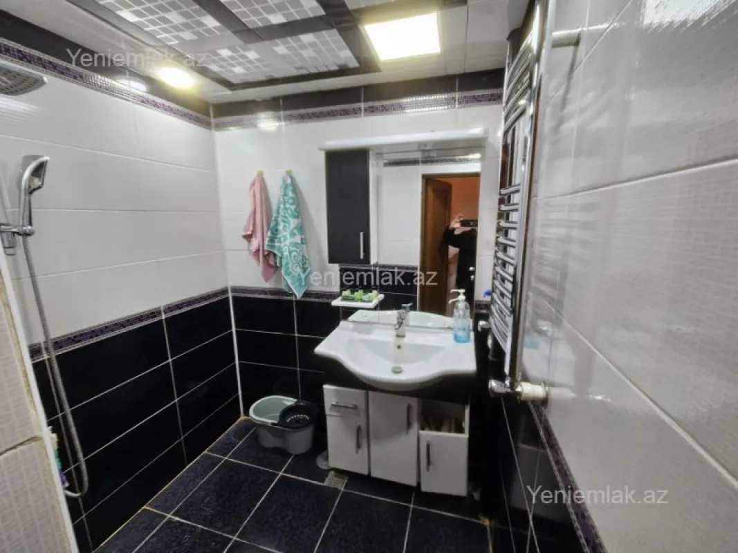 Satılır 4 otaqlı köhnə tikili 100 m²