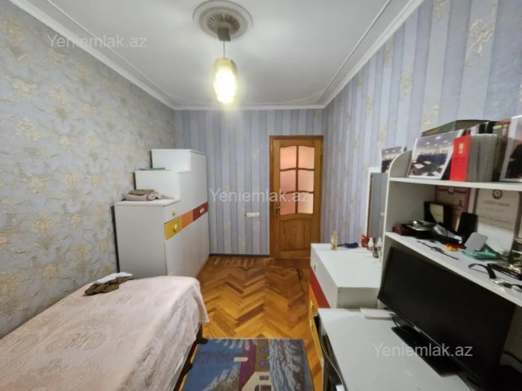 Satılır 4 otaqlı köhnə tikili 100 m²