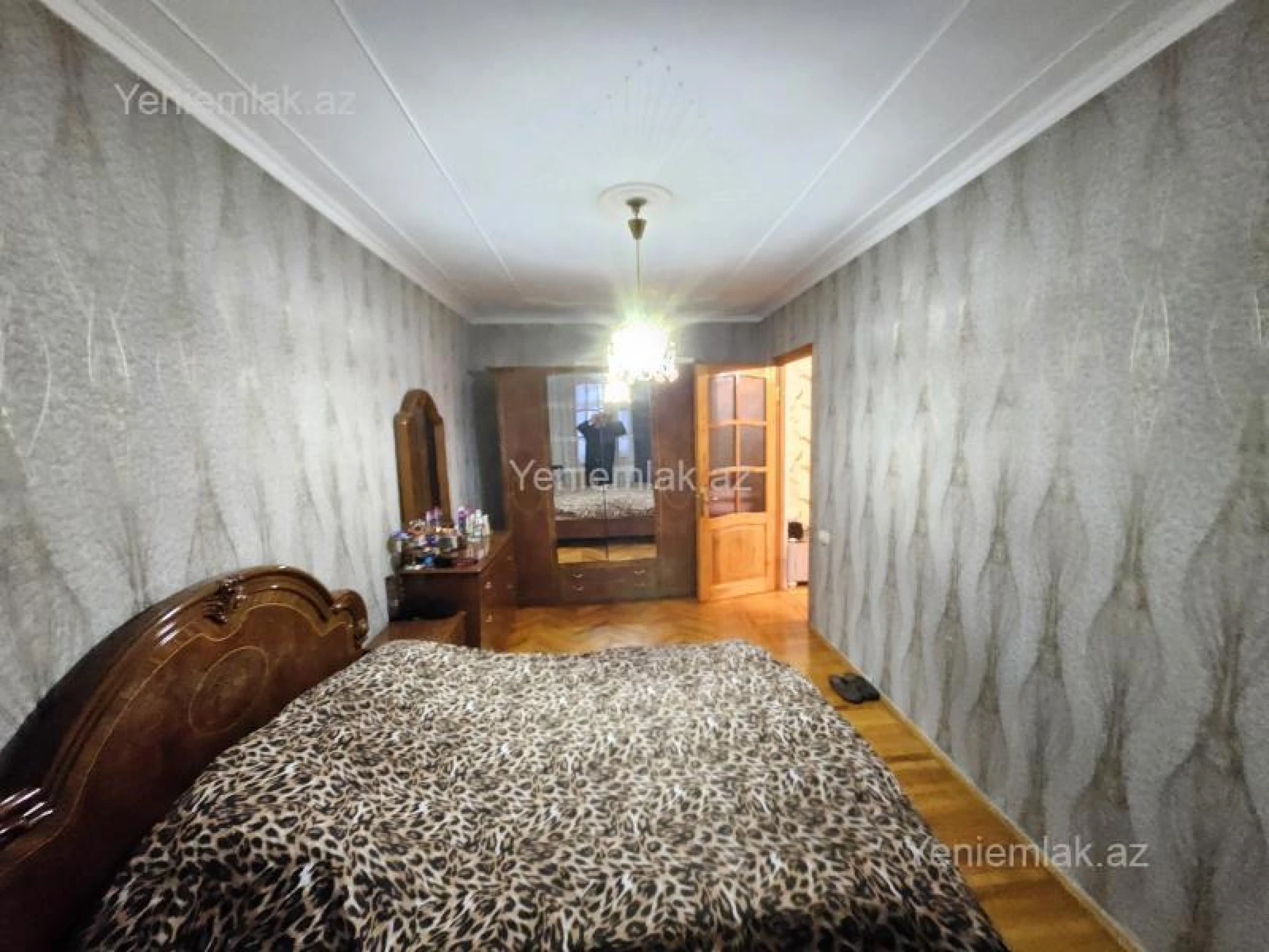 Satılır 4 otaqlı köhnə tikili 100 m²