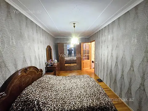 Satılır 4 otaqlı köhnə tikili 100 m²