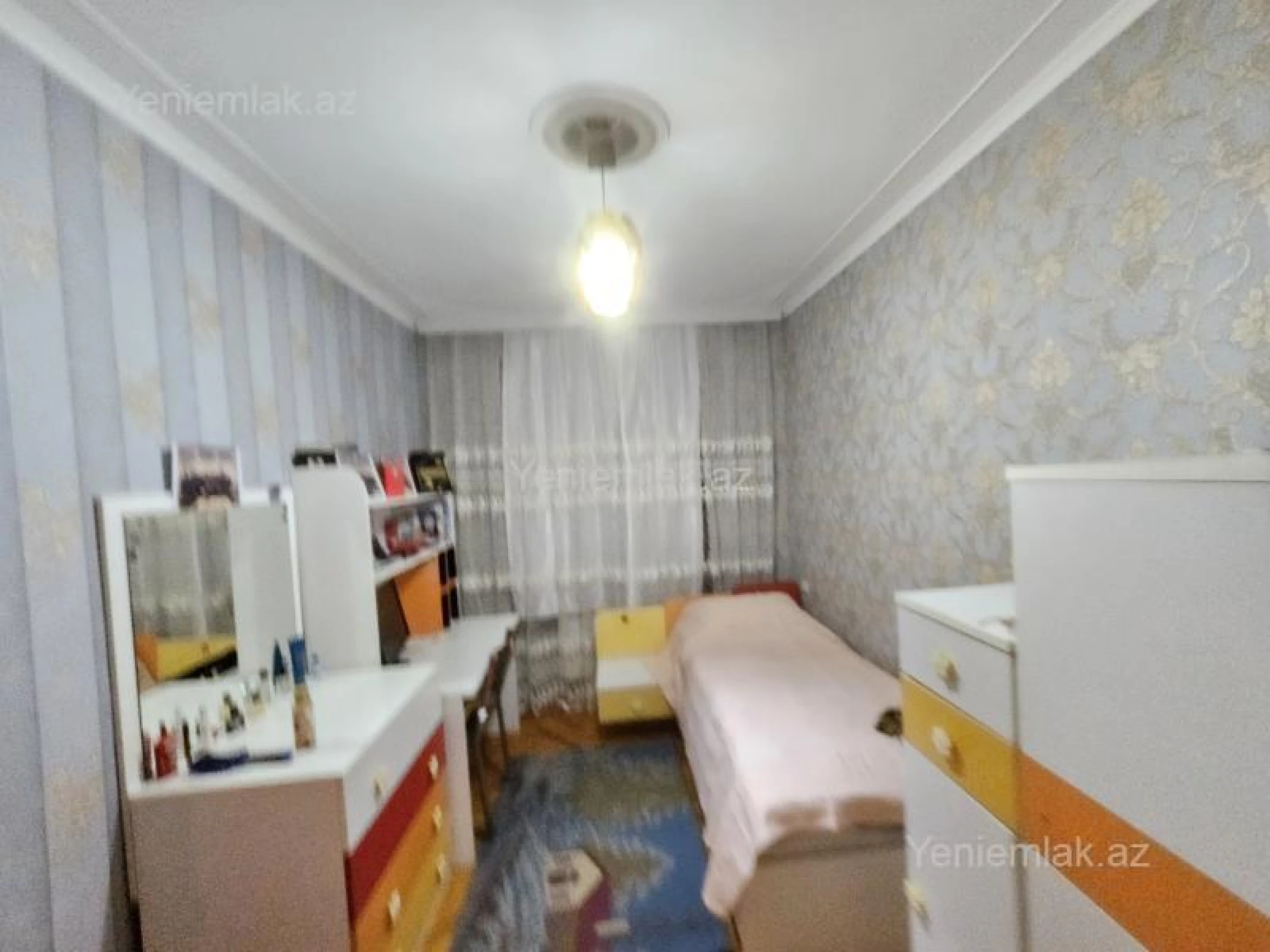 Satılır 4 otaqlı köhnə tikili 100 m²