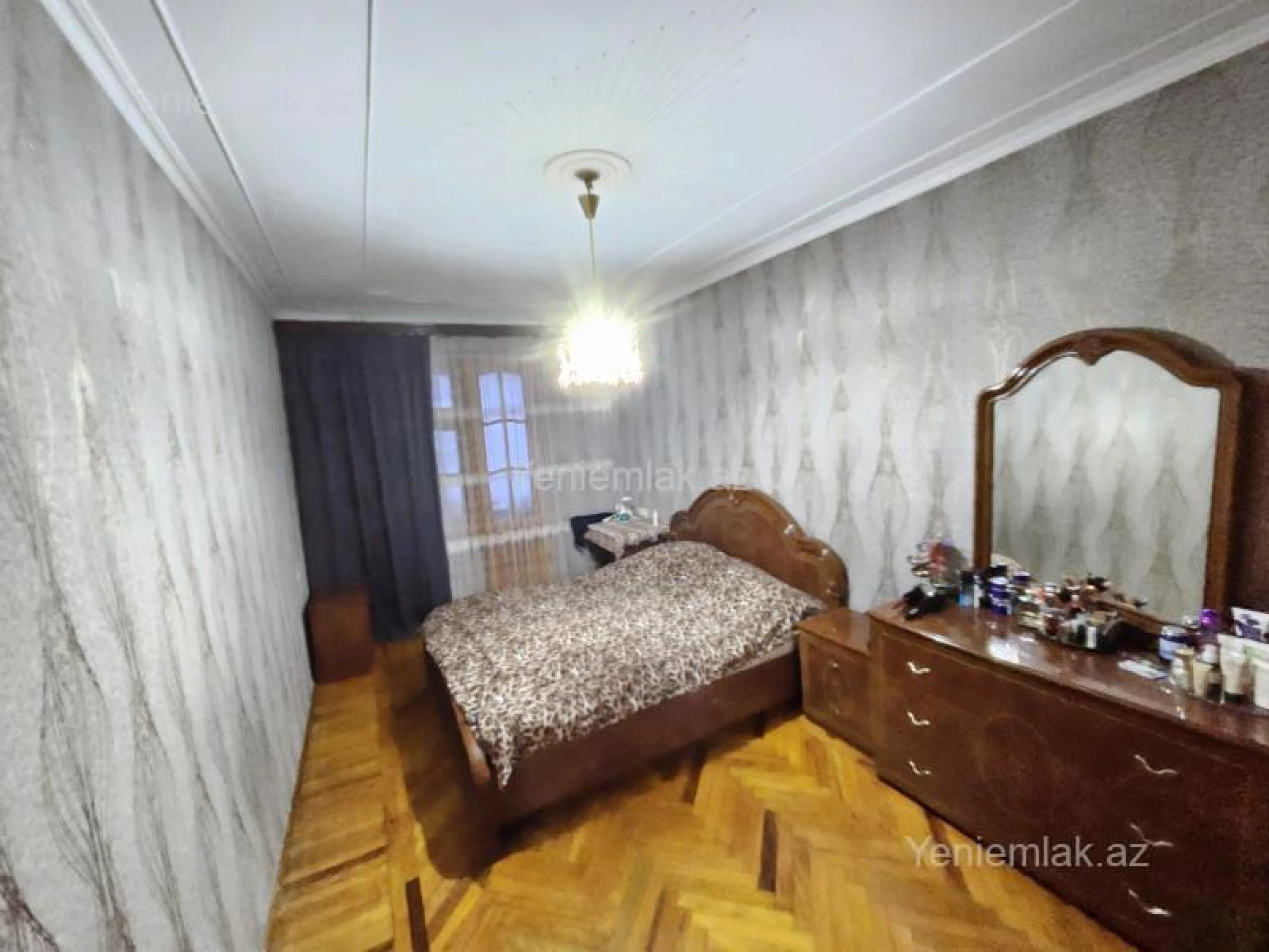 Satılır 4 otaqlı köhnə tikili 100 m²