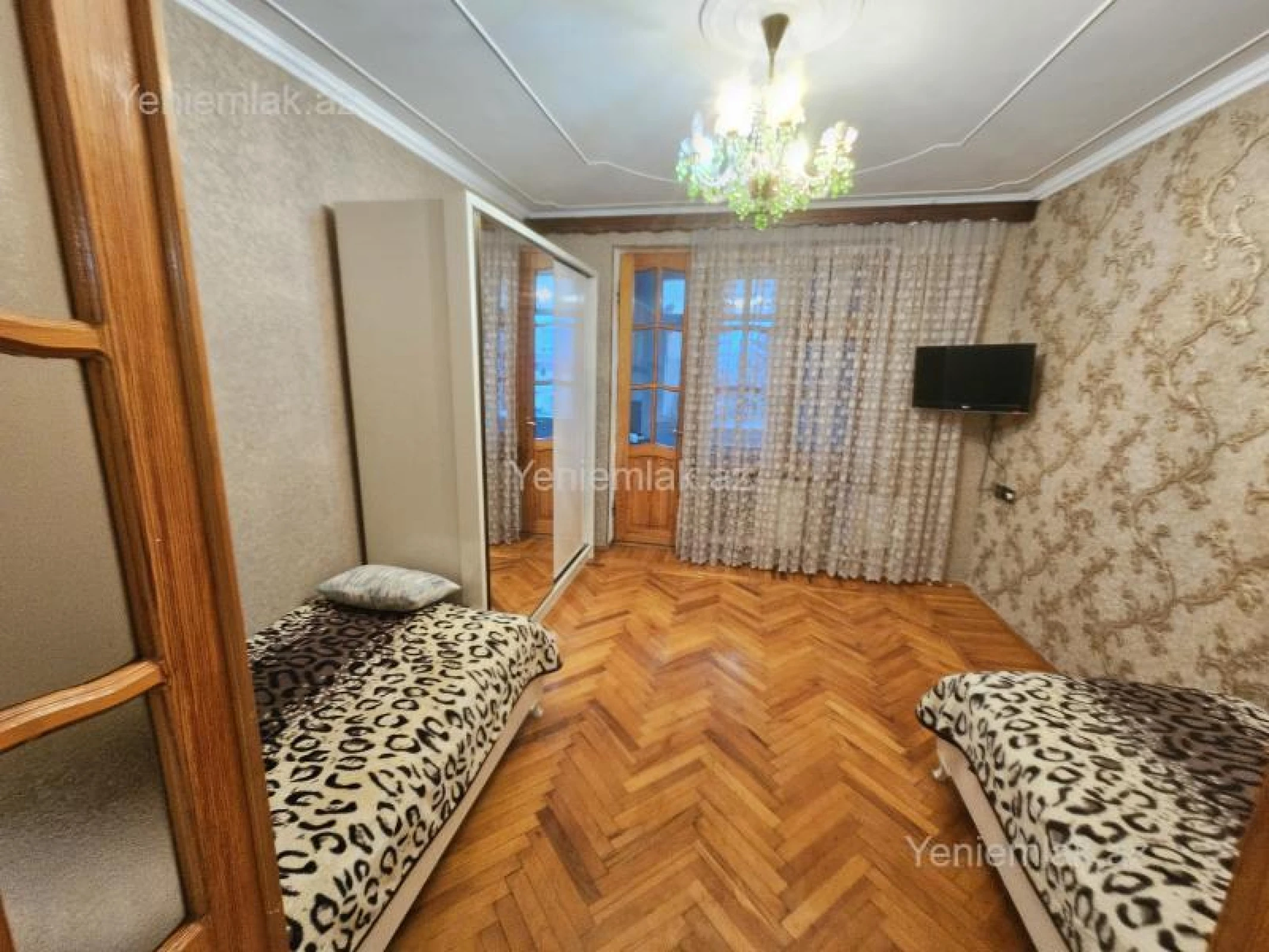 Satılır 4 otaqlı köhnə tikili 100 m²