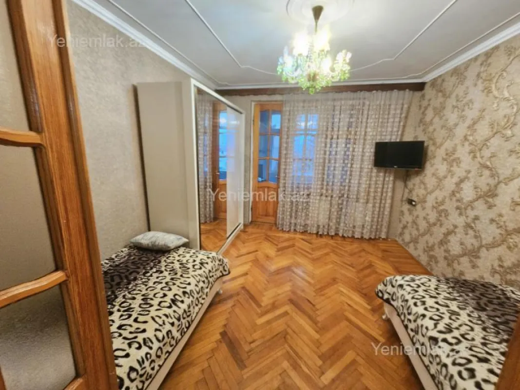 Satılır 4 otaqlı köhnə tikili 100 m²