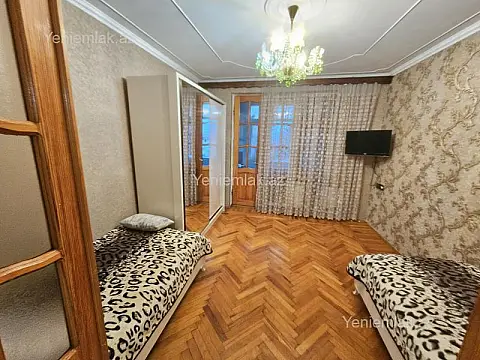 Satılır 4 otaqlı köhnə tikili 100 m²