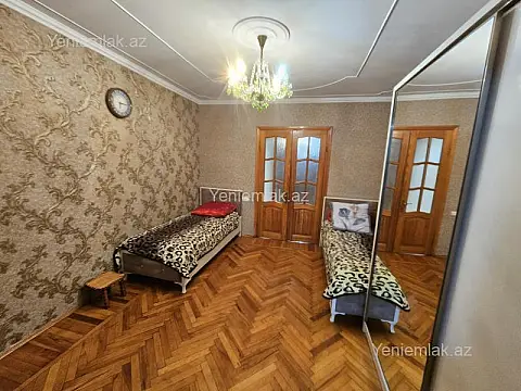 Satılır 4 otaqlı köhnə tikili 100 m²