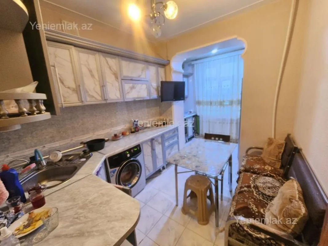 Satılır 4 otaqlı köhnə tikili 100 m²