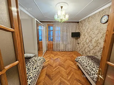 Satılır 4 otaqlı köhnə tikili 100 m²