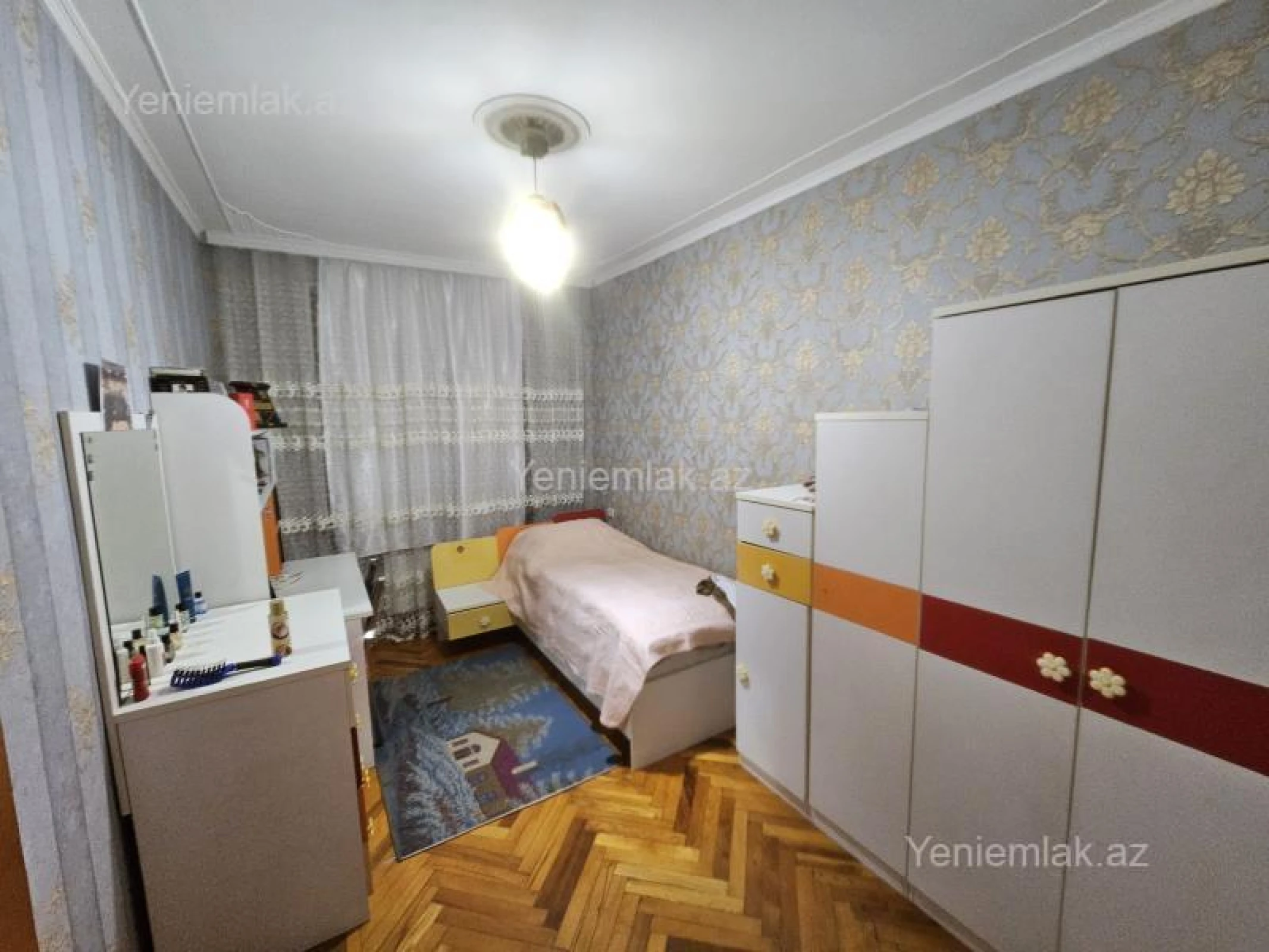 Satılır 4 otaqlı köhnə tikili 100 m²