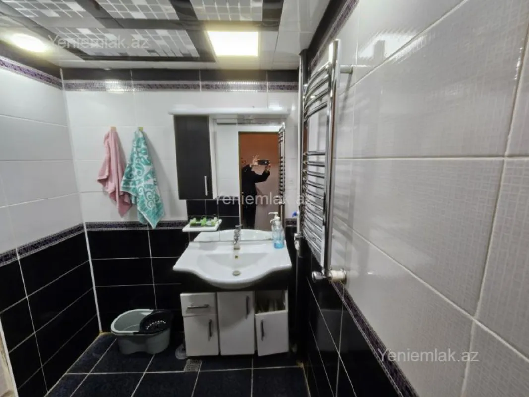 Satılır 4 otaqlı köhnə tikili 100 m²